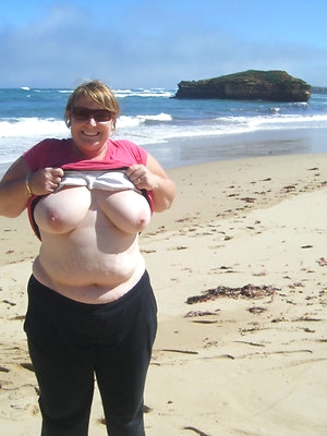 Chubby women showing their good sized tits - Chubby Naturists
