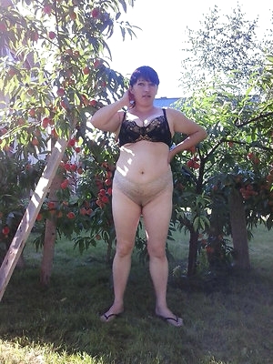 Nudist moms doing a naked gardening - Mature Naturists