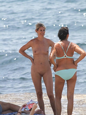 Naturist mature women with nude young girls - Old Young Nudists